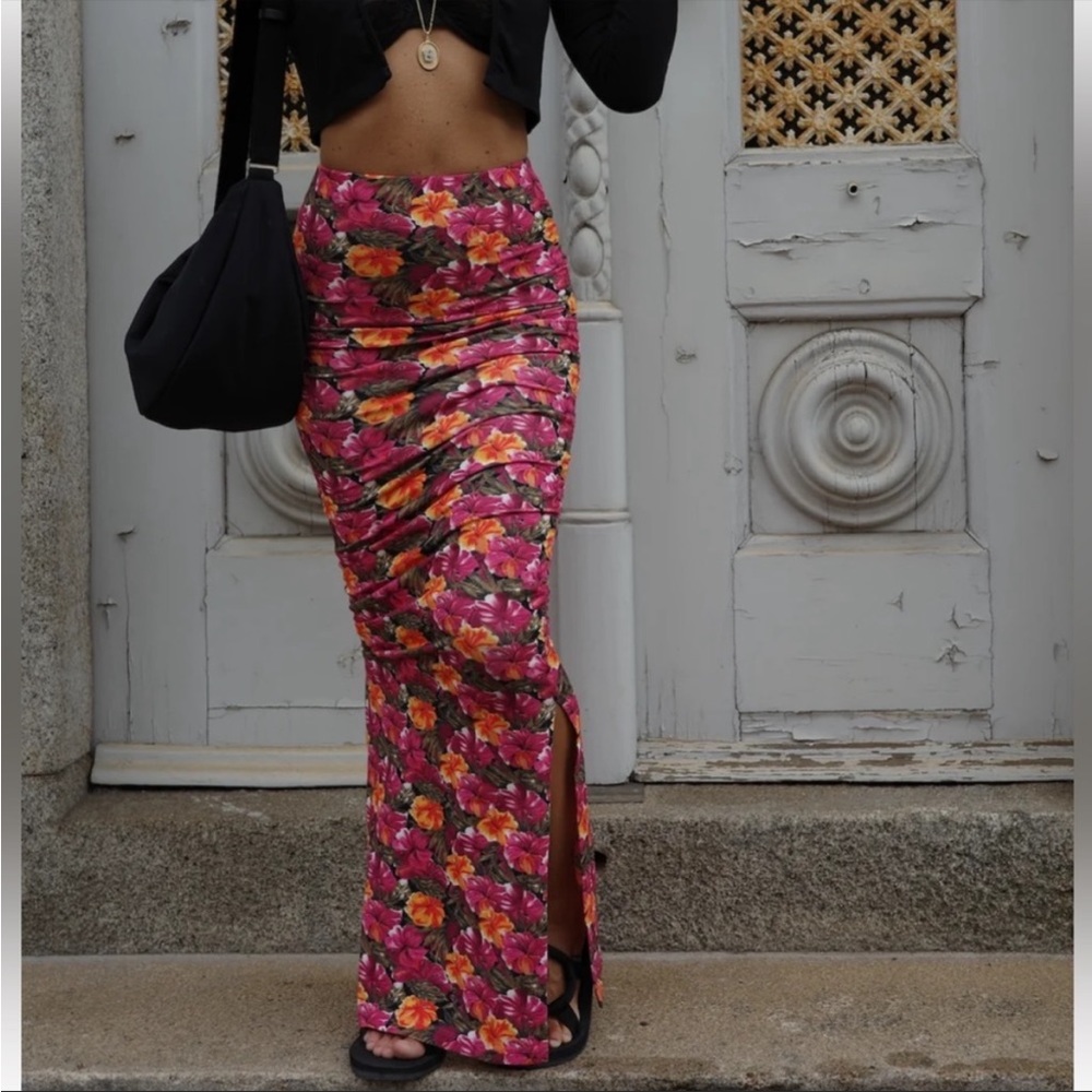 HELP 🌺 IN SEARCH OF HEAVY MANNERS SKIRT SIZE MEDIUM